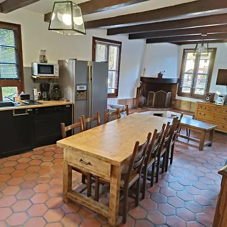 Maison De A La Campagne Boisset (Cantal)