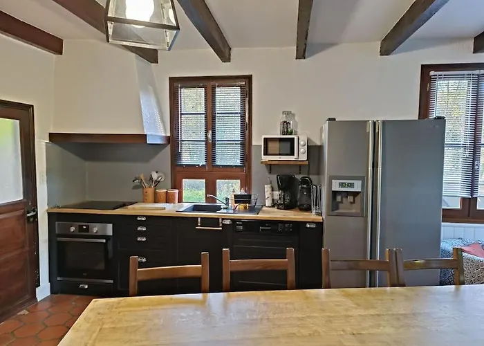 Maison De A La Campagne * Boisset (Cantal)