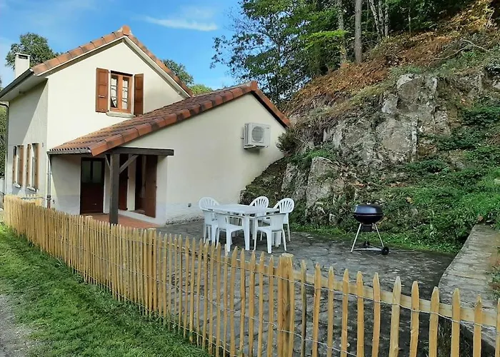 Maison De A La Campagne * Boisset (Cantal)